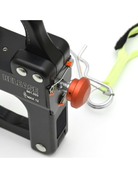 Kong quick release for helicopters evacuation Openable big slot