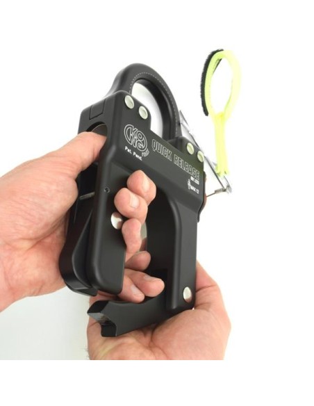 Kong quick release for helicopters evacuation Openable big slot
